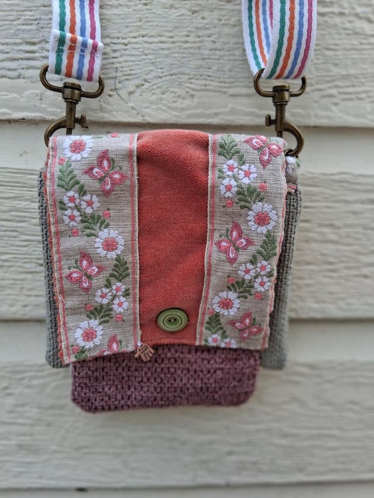 Handmade tasje voor telefoon etc.  Gerycled.  Nieuw en uniek, Ophalen of Verzenden, Nieuw, Roze, Schoudertasje