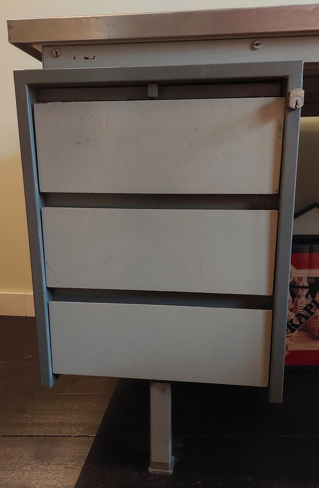 Groot industrieel mid century bureau met ladeblokken, Ophalen, Overige typen, Gebruikt, 150 cm