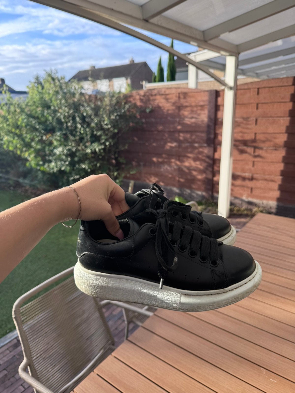 Alexander McQueen, Zwart, Ophalen of Verzenden, Sneakers of Gympen, Zo goed als nieuw