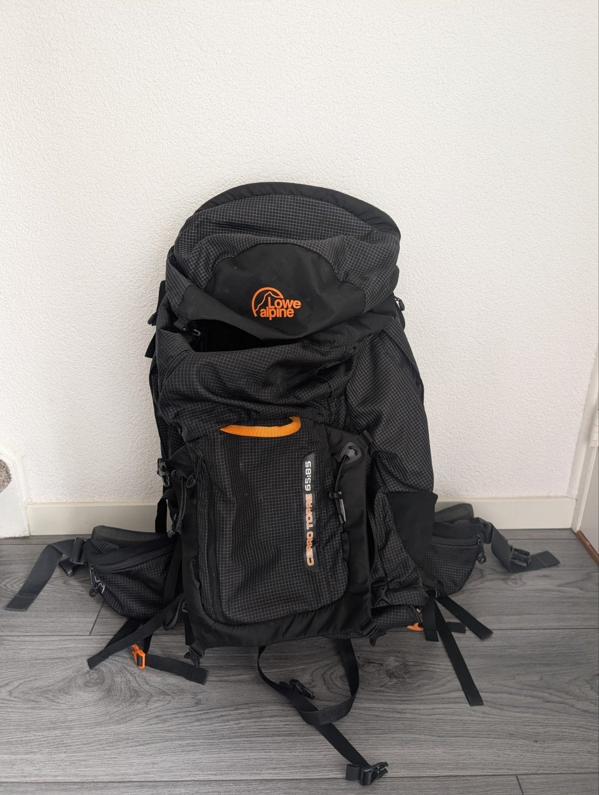 Lowe Alpine Cerro Torre 65-85 liter backpack, 40 tot 60 cm, Gebruikt, Zwart, 55 tot 75 cm