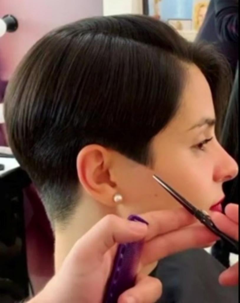 Dameskapper geeft gratis metamorfose haar makeover, Sieraden, Tassen en Uiterlijk, Uiterlijk | Haarverzorging, Nieuw, Ophalen