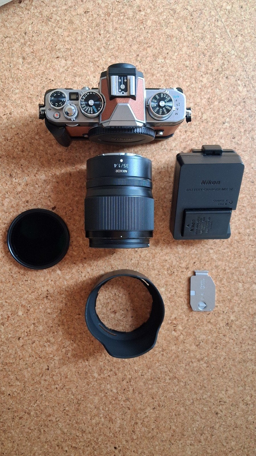 Nikon Z fc Systeemcamera bruin! met NIKKOR Z 35mm f/1.4 lens, Lensdop, Ophalen of Verzenden, Zo goed als nieuw, Nikon