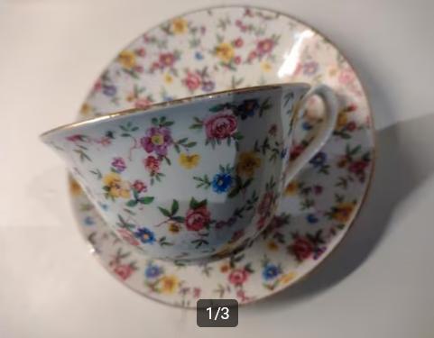 kop en schotel , Rosunda theekop, Royal Stafford, vintage, Antiek en Kunst, Antiek | Servies los, Ophalen of Verzenden