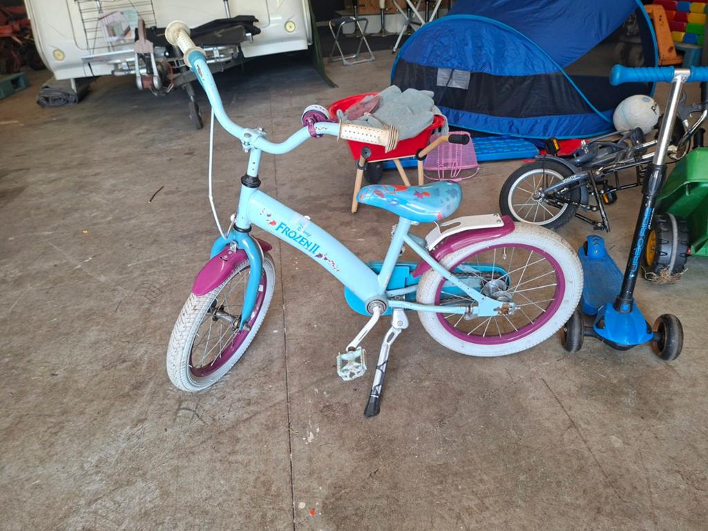 Frozen kinderfiets 16 inch met zijwieltjes, Fietsen en Brommers, Fietsen | Kinderfietsjes, Ophalen, Gebruikt, 16 tot 20 inch, Zijwieltjes