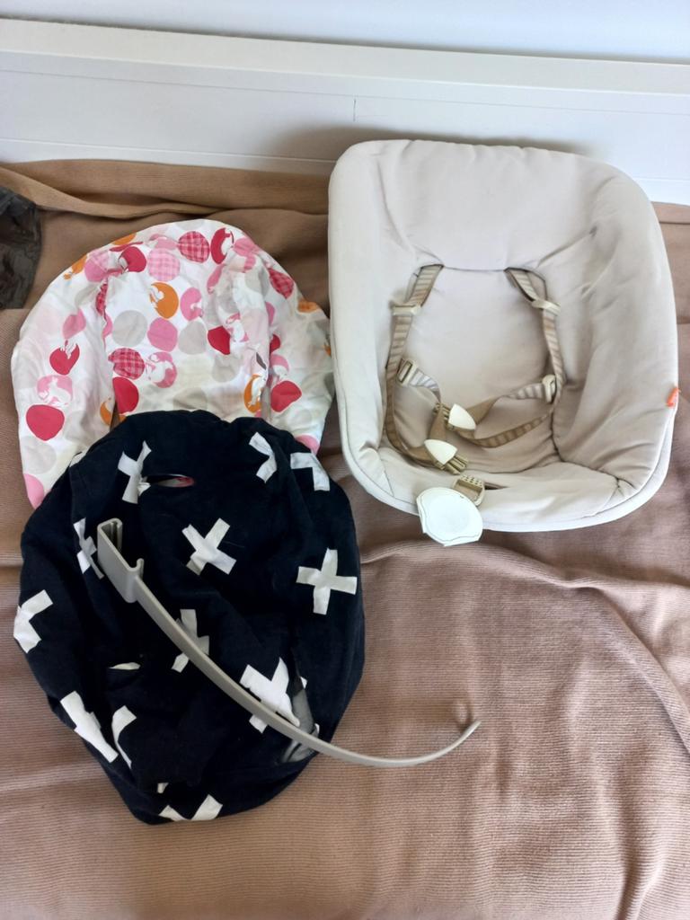 Stokke triptrap kuipje met speelgoedhanger en 2 hoezen, Ophalen of Verzenden, Maat 68, Jongetje of Meisje