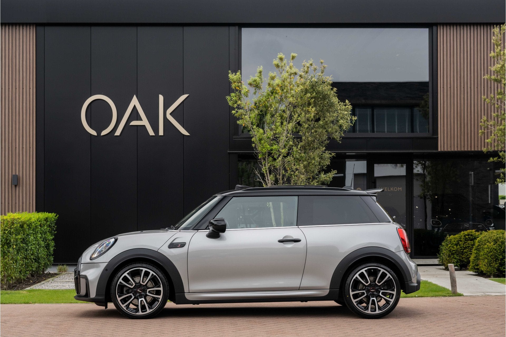 MINI Mini 2.0 Cooper S F1 Aut. | JCW-Trim | Navi | Panorama, Auto's, Automatische klimaatregeling, Gebruikt, Zwart, Leder