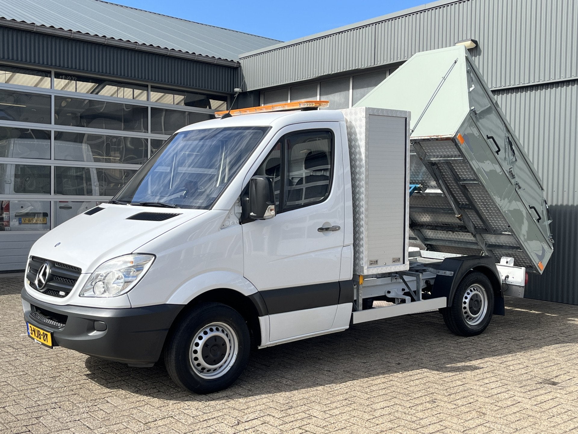 Mercedes-Benz Sprinter 210 2.2 CDI 325 Automaat Veegvuilkipp, Auto's, Euro 5, Gebruikt, Zwart, 4 cilinders