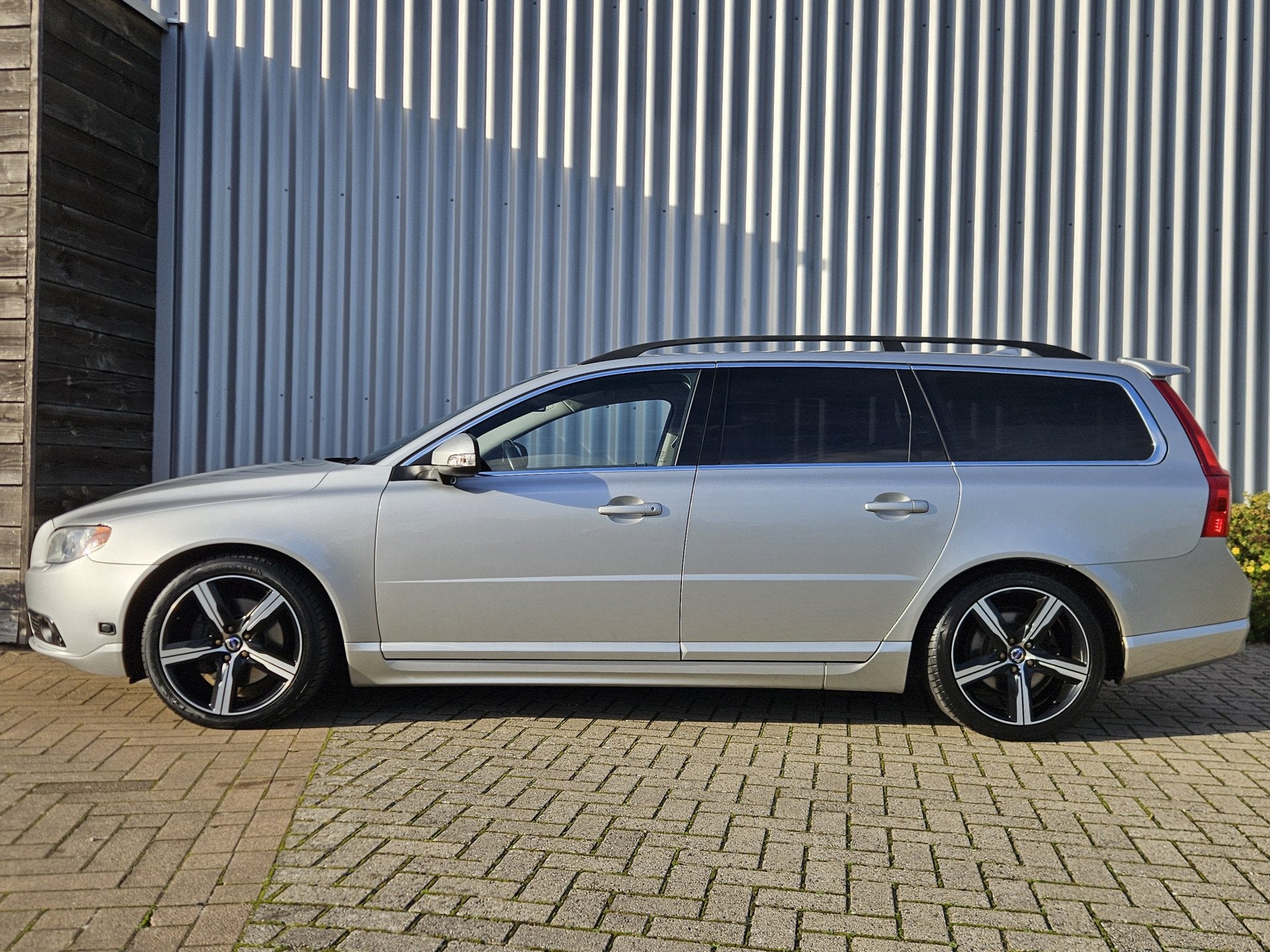 Volvo V70 2.5T Summum /Dealer Onderhouden/Automaat!, Auto's, Dealer onderhouden, 232 pk, 1567 kg, 93 €/maand