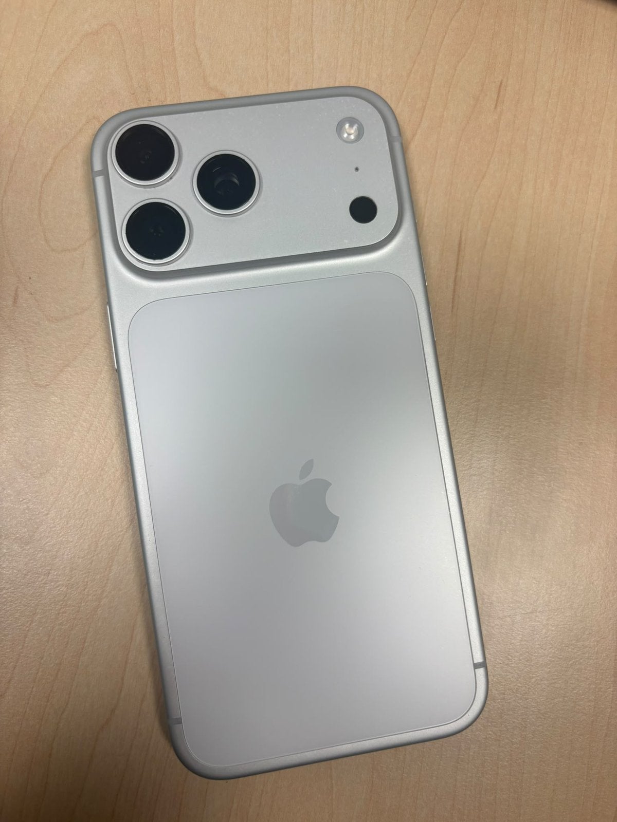 Iphone 17 pro max silver 256GB, Zo goed als nieuw, Zonder simlock, Zonder abonnement, 96 %