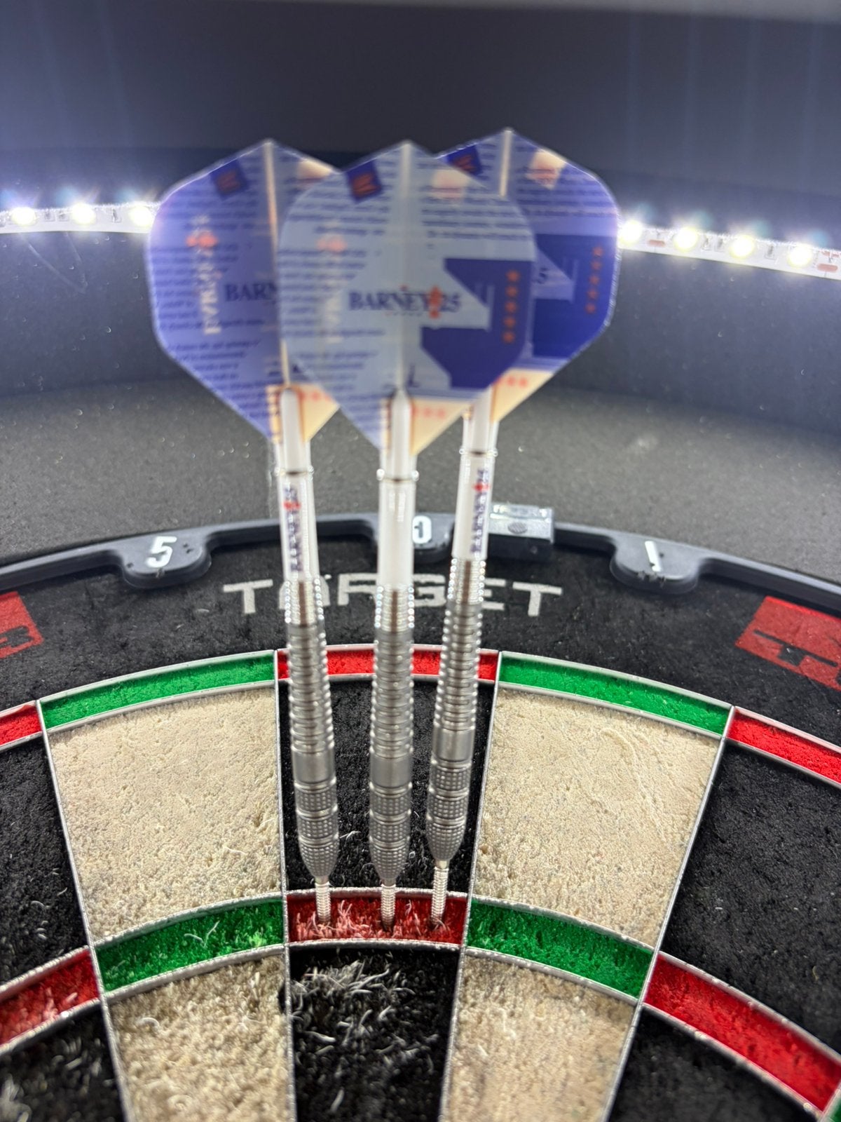 Barney 25th Anniversary Darts 23G, Ophalen of Verzenden, Gebruikt, Pijlen