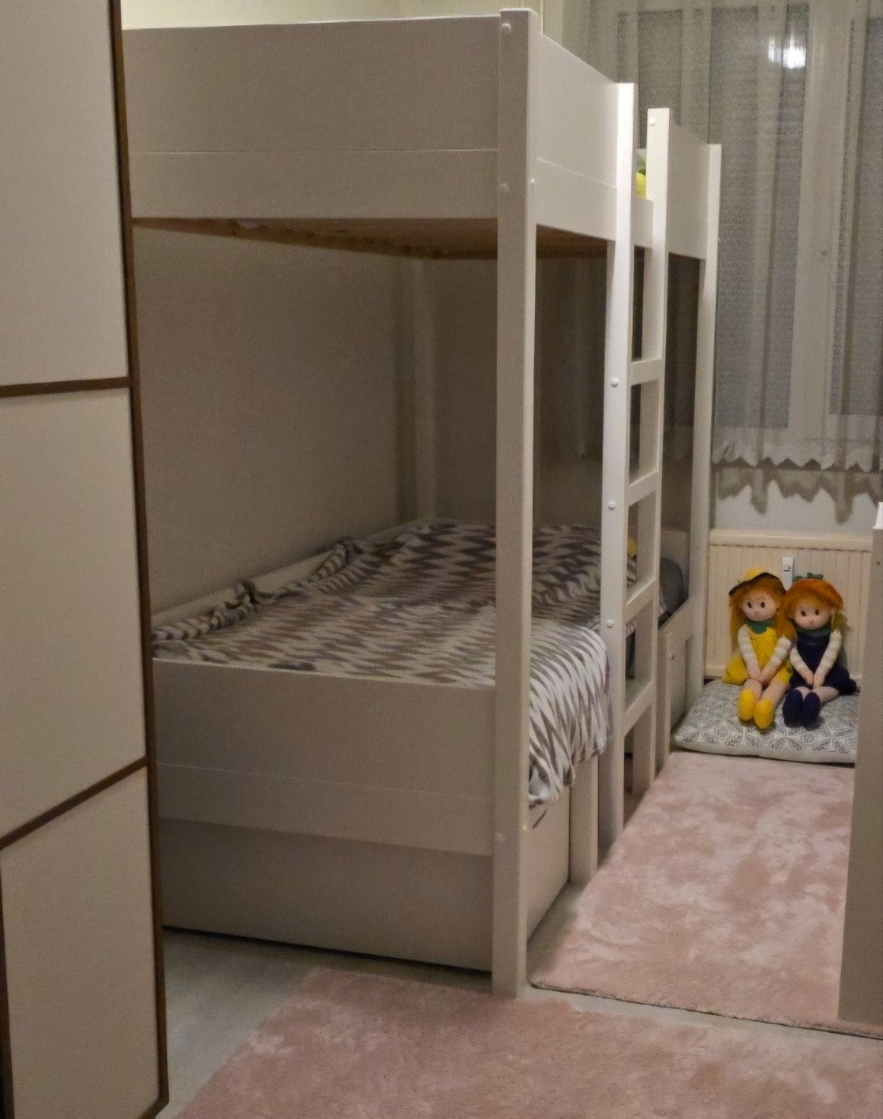 Wit stapelbed met bureau en zitjes (met matras), Ophalen, Gebruikt, 90 cm, Eenpersoons