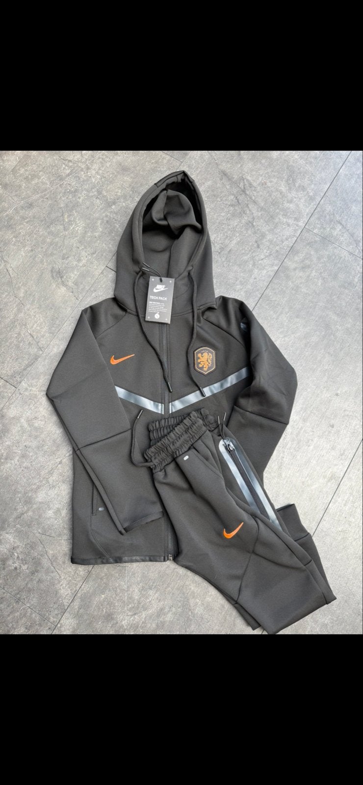 Nike Tech Fleece Trainingspak Nederland, Maat 48/50 (M), Nieuw, Ophalen of Verzenden, Grijs