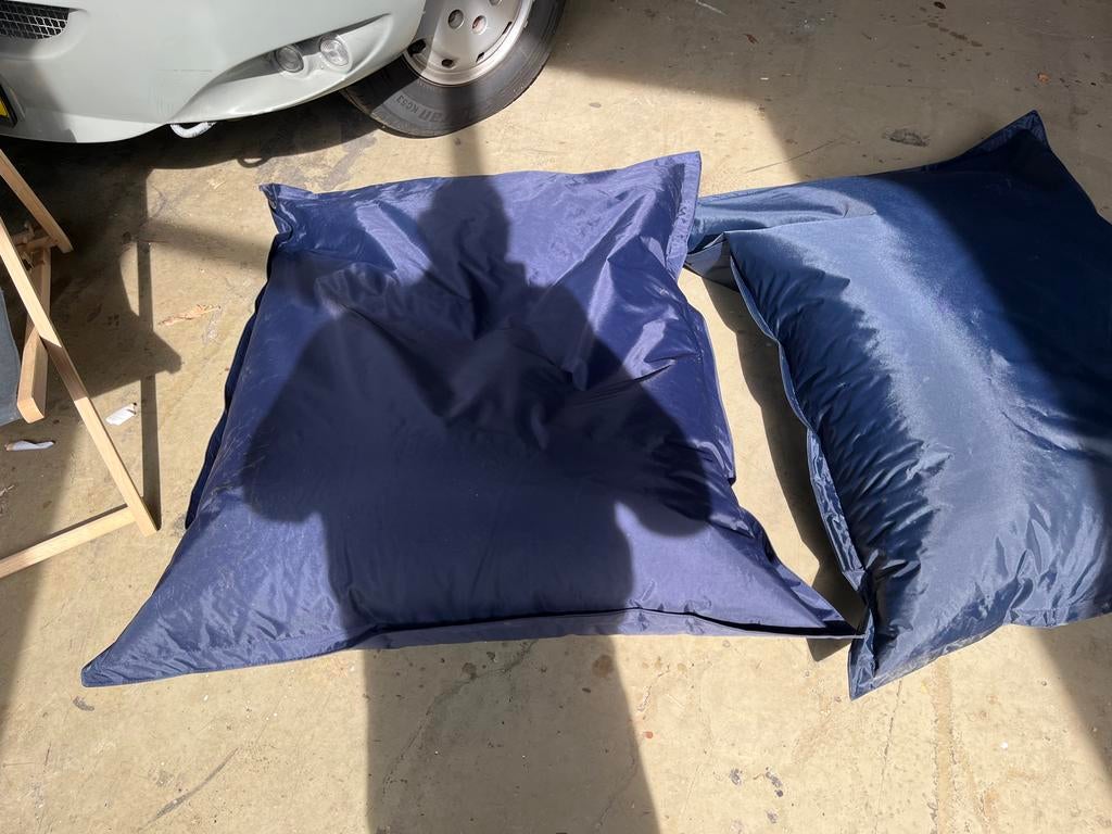 Twee donkerblauwe zitzakken - Comfortabel en veelzijdig, Huis en Inrichting, Gebruikt, Blauw, Ophalen of Verzenden, Nb