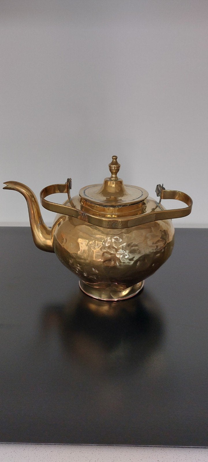 Antieke gehamerde koperen theepot, Ophalen of Verzenden, Koper