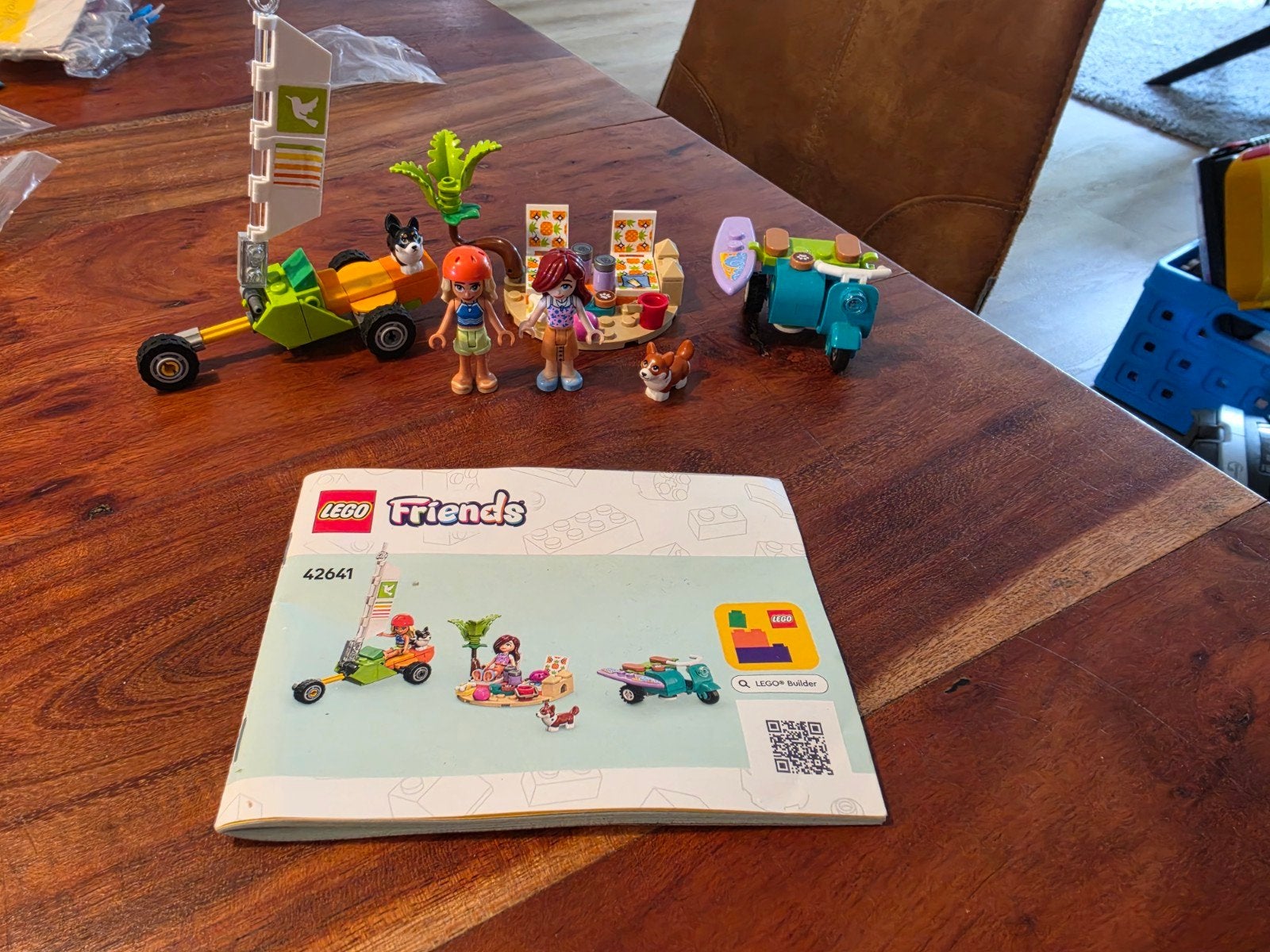 LEGO Friends 42641 Surf en scooterplezier met honden