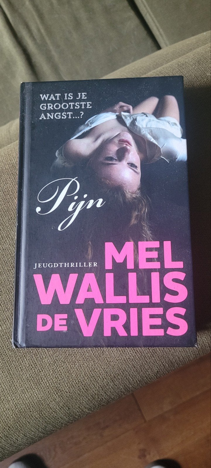 Pijn - Jeugdthriller door Mel Wallis de Vries, Boeken, Ophalen of Verzenden, Gelezen, Mel Wallis de Vries, Nederland