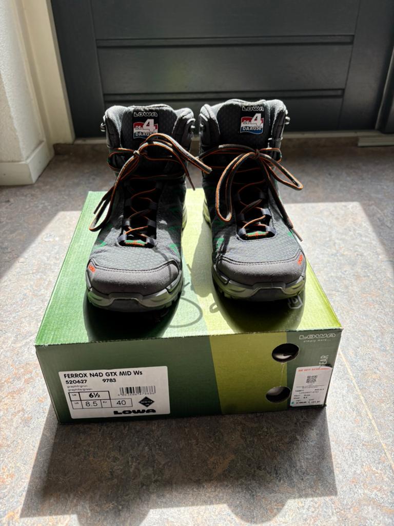 Lowa wandelschoenen, Sport en Fitness, Bergsport en Wandelen, Ophalen of Verzenden, Zo goed als nieuw, Schoenen