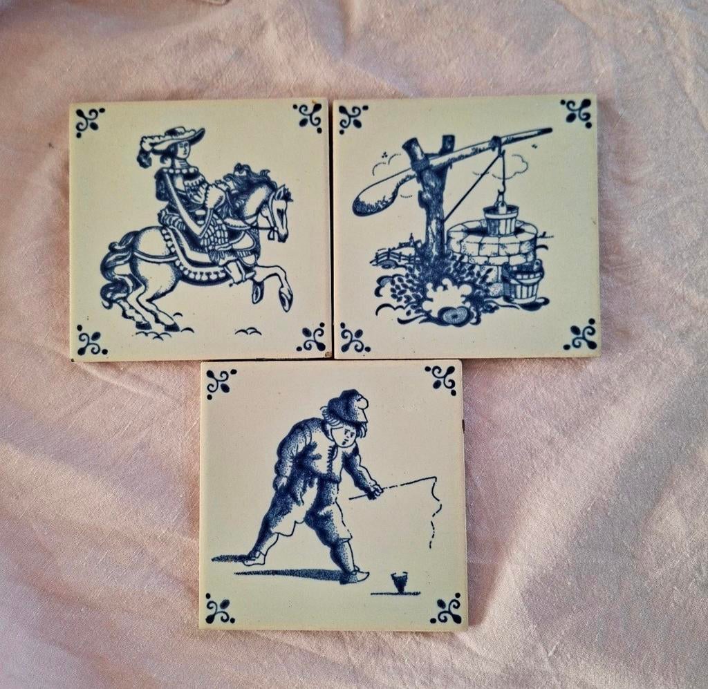 Drie wandtegels met Oudhollandse afbeeldingen, Antiek en Kunst, Ophalen of Verzenden