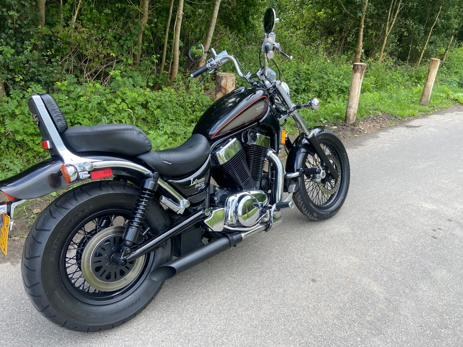 Te koop Suzuki intruder 1400 cc custommade black on Chrome, 750 cc, Cardan-aandrijving, 2 cilinders, Gebruikt