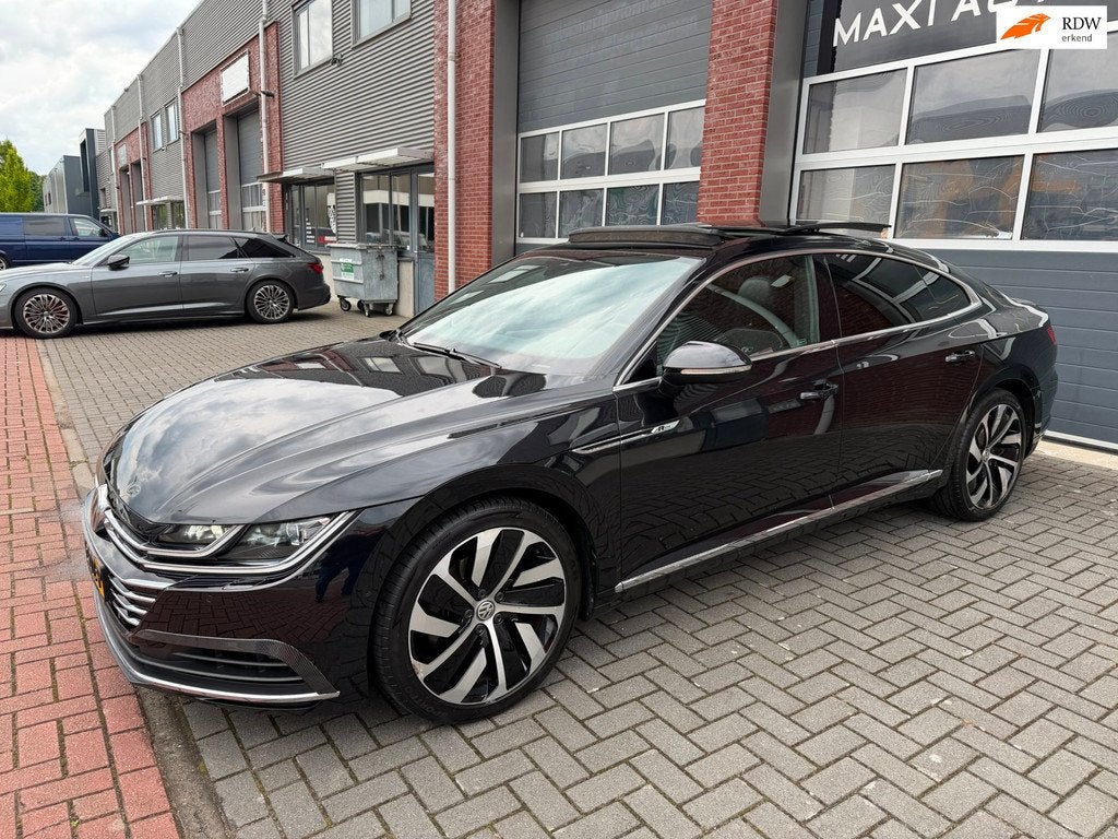 Volkswagen Arteon 1.5 TSI R-Line LED ACC Pano Camera Virtual, Auto's, Volkswagen, Arteon, 4 cilinders, 150 pk, Zwart