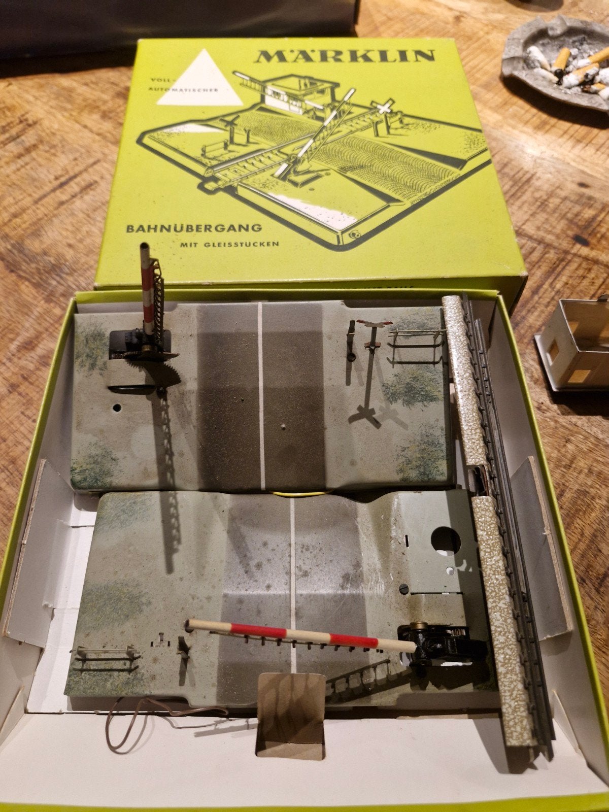 Märklin Bahnübergang met Gleisstücken -Vintage Spoorwegoverg, Wisselstroom, Gebruikt, Overige typen, Ophalen of Verzenden