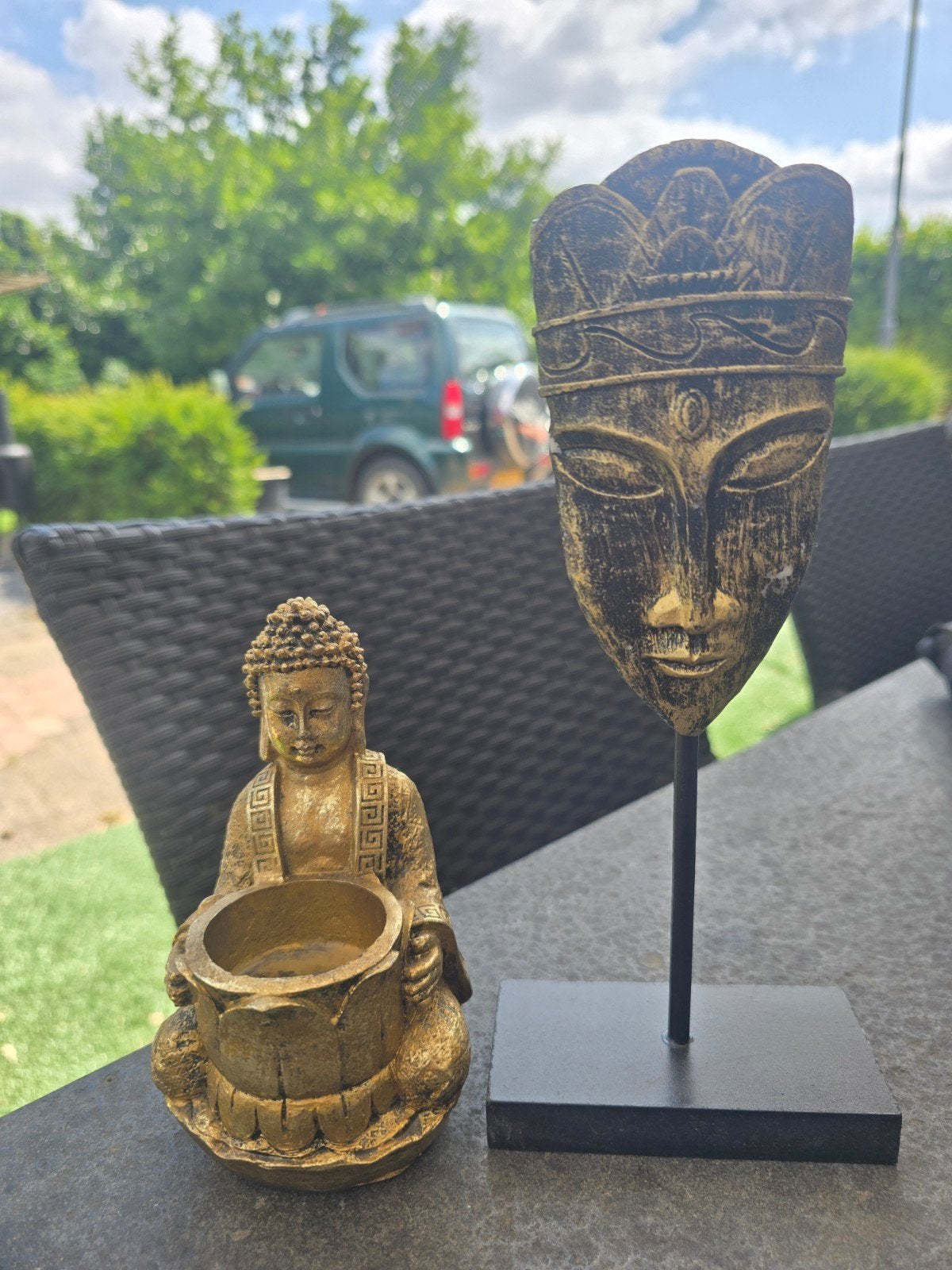 Boeddha beeldje en masker op standaard Goudkleurig (DOOS 1), Huis en Inrichting, Woonaccessoires | Boeddhabeelden, Met sokkel