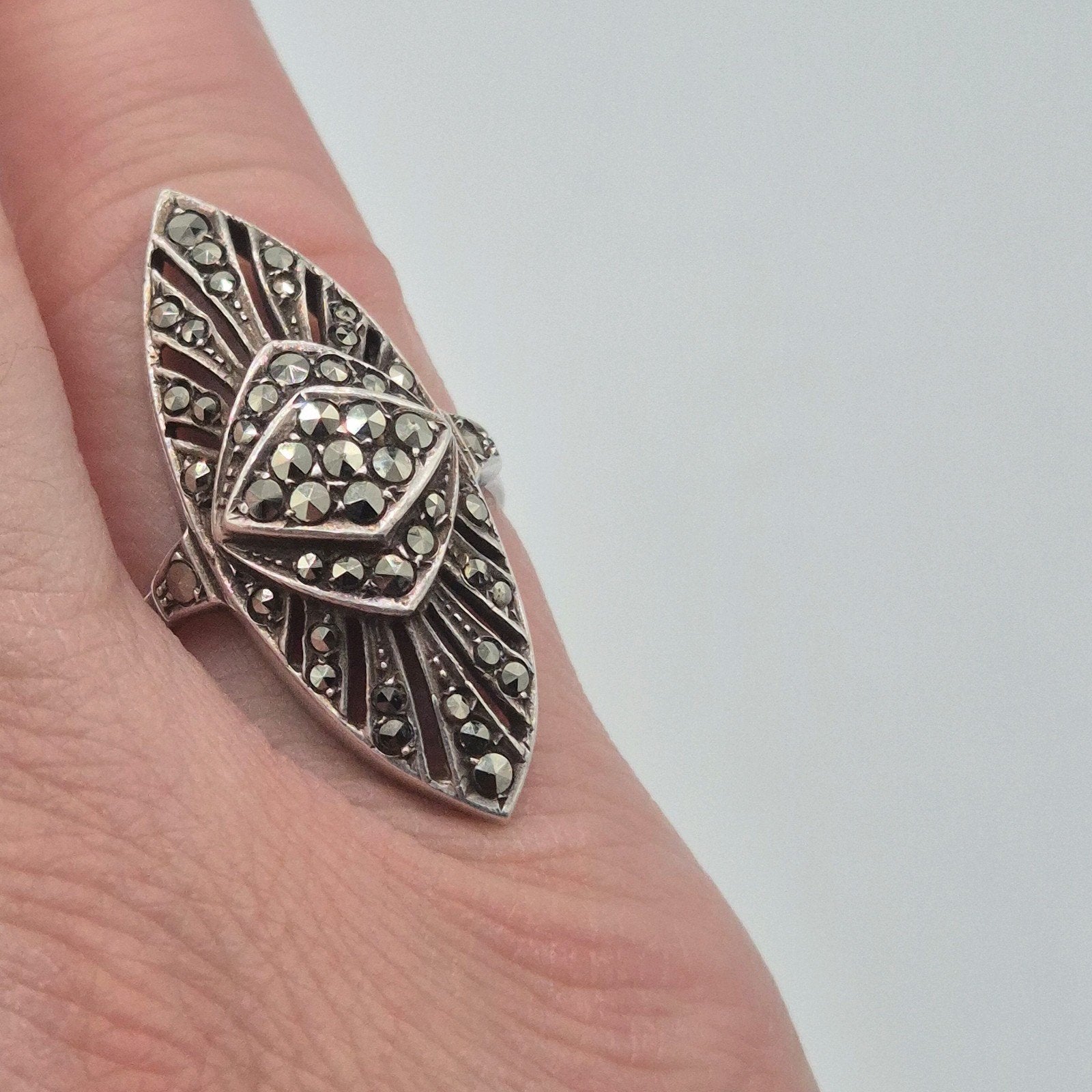 Prachtige Art Deco stijl ring met markasietjes - maat 17, Gebruikt, Verzenden, 17 tot 18, Met edelsteen