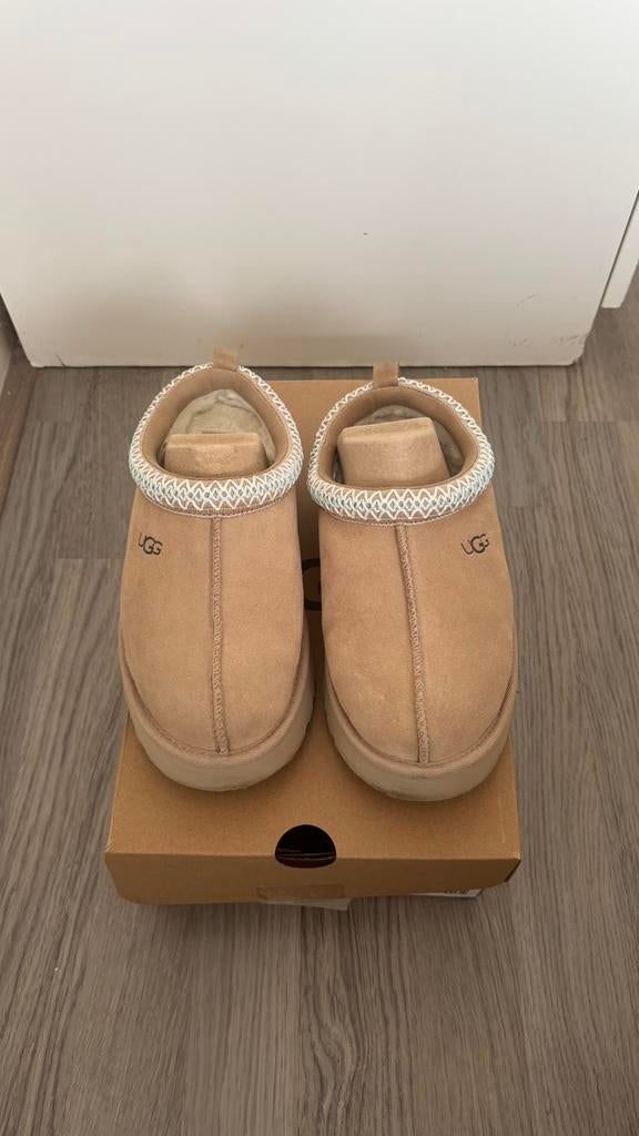 UGG Tazz Sand maat EU 36, Kleding | Dames, Schoenen, Zo goed als nieuw, Pantoffels of Sloffen, Bruin, Ophalen of Verzenden