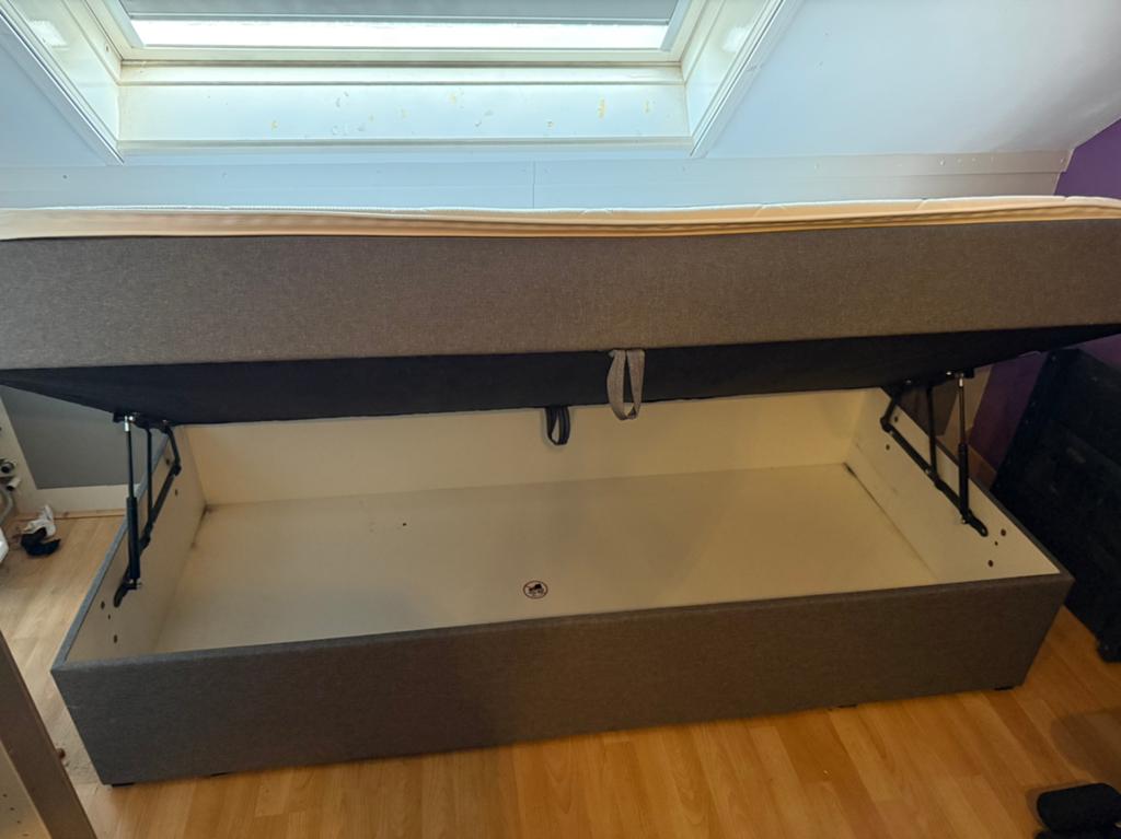 Bed met opbergruimte, Huis en Inrichting, Slaapkamer | Bedden, Ophalen, Gebruikt, 90 cm, Eenpersoons