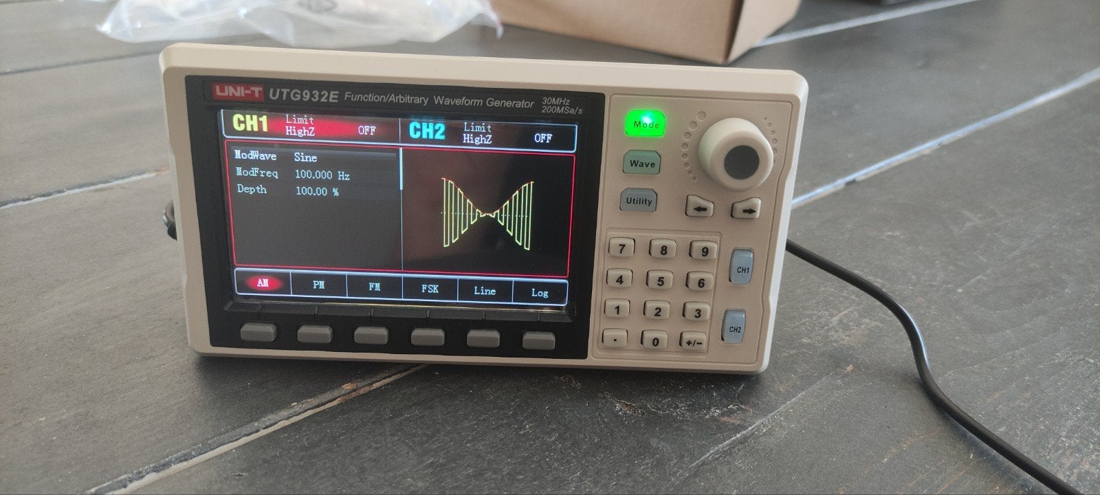 UNI-T UTG932E Functiegenerator, Ophalen of Verzenden, Zo goed als nieuw