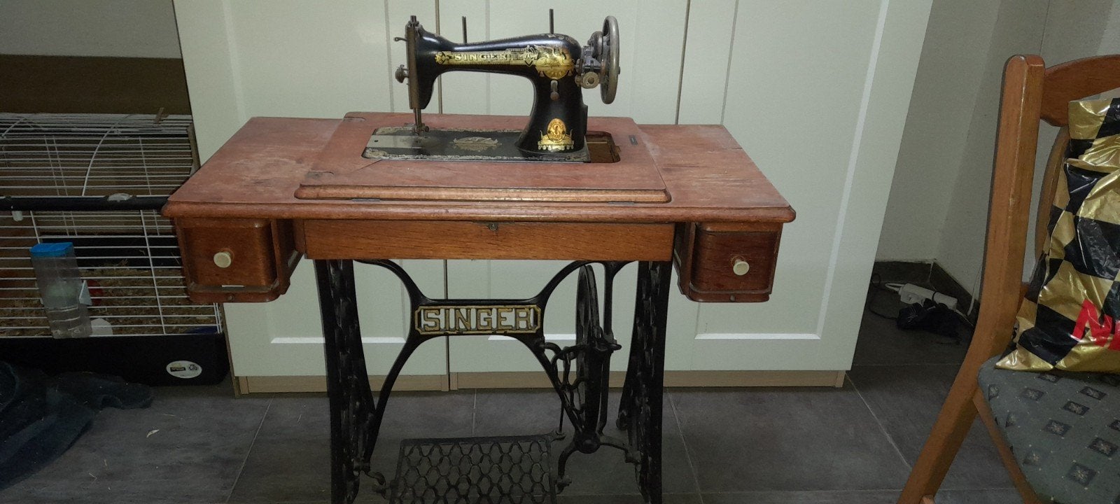 Antieke Singer Naaimachine met Houten Tafel en Pedaal, Ophalen