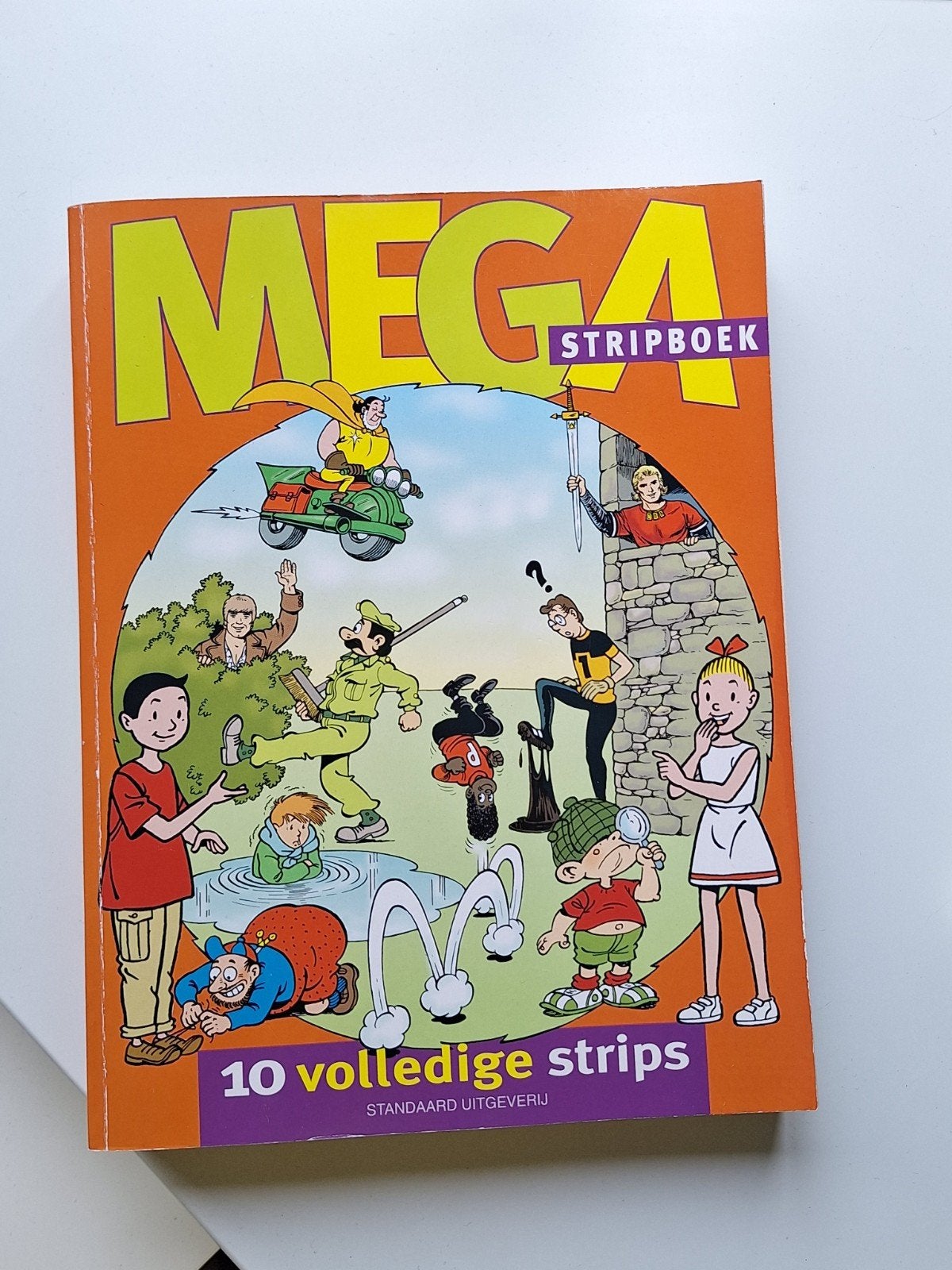 Mega Stripboek - 10 Volledige Strips, Meerdere stripboeken, Ophalen of Verzenden, Zo goed als nieuw, Diverse auteurs