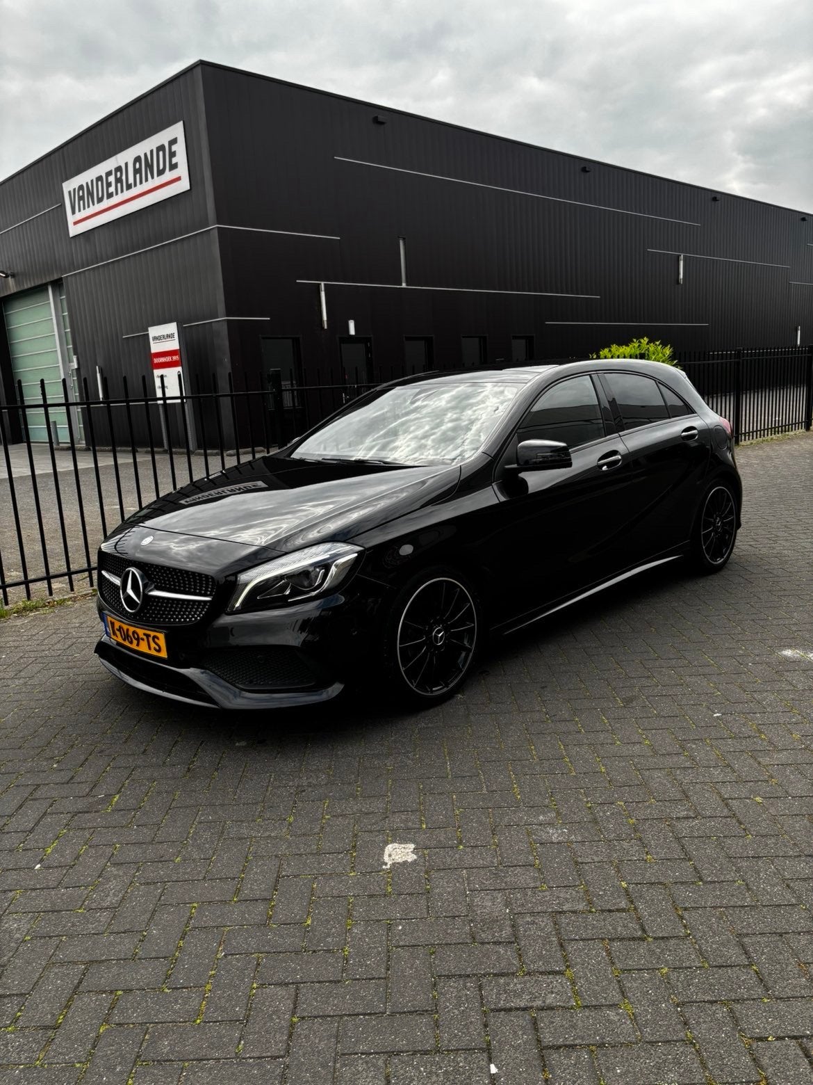 Mercedes-Benz A-Klasse A200 156pk 7G-DCT 2016 Zwart, Auto's, Mercedes-Benz, Alcantara, Zwart, 1595 cc, Bluetooth