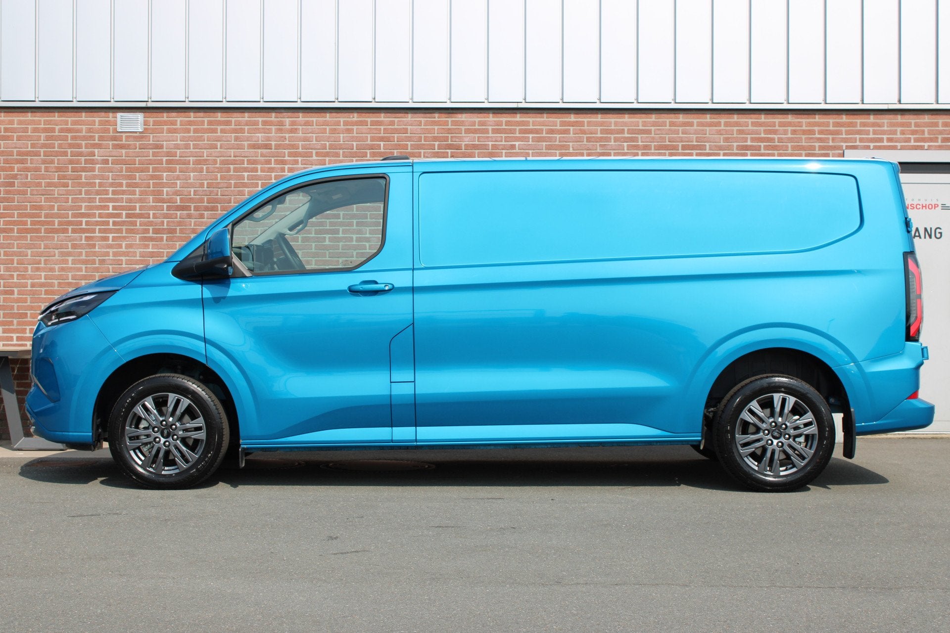Ford E-Transit Custom 340 L2H1 218PK Limited 65 kWh |MATRIX-, Automaat, Gebruikt, Zwart, Automatische klimaatregeling