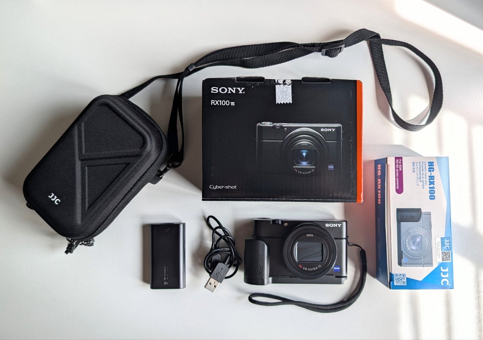 Sony DSC-RX100M7 (RX100 VII) camera met tasje, grip en meer, 20 Megapixel, Compact, Ophalen of Verzenden, Zo goed als nieuw