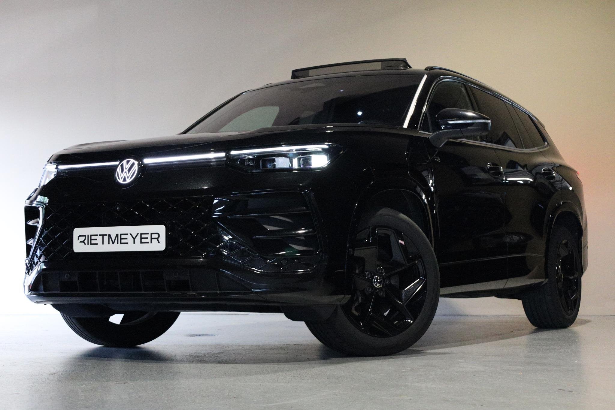 Volkswagen Tayron 1.5 eTSI R-Line Edition |Pano |HUD |Harman, Auto's, 12 maanden, 4 cilinders, 1848 kg, Zwart