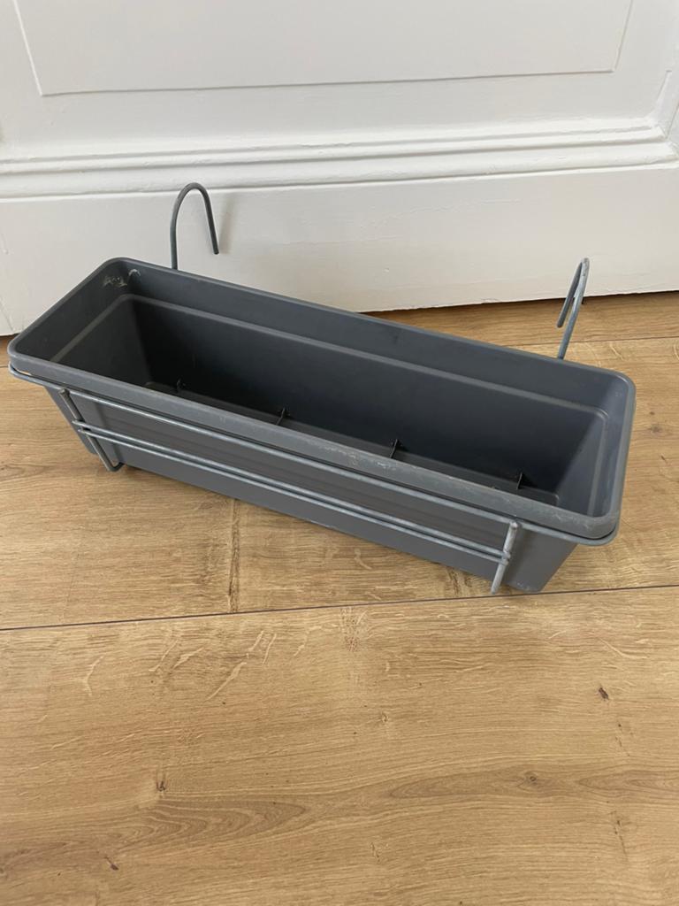 4x grijze bloembak voor balkon, inclusief houder, Ophalen, Kunststof, Gebruikt, Minder dan 30 cm