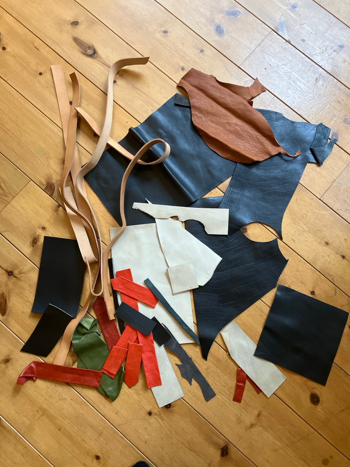 Diverse leerreepjes en -stukken voor hobby en knutselen, Hobby en Vrije tijd, Stoffen en Lappen, Gebruikt, Meerkleurig, Leer of Kunstleer