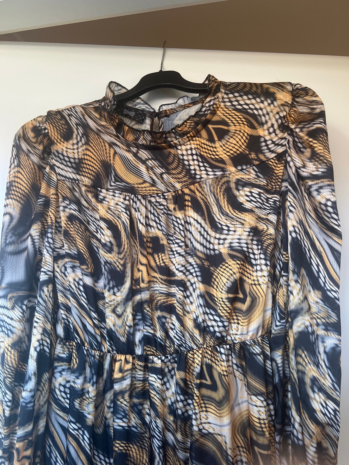 Stijlvolle midi-jurk met print en ruches, Kleding | Dames, Maat 38/40 (M), Meerkleurig, Ophalen of Verzenden, Zo goed als nieuw