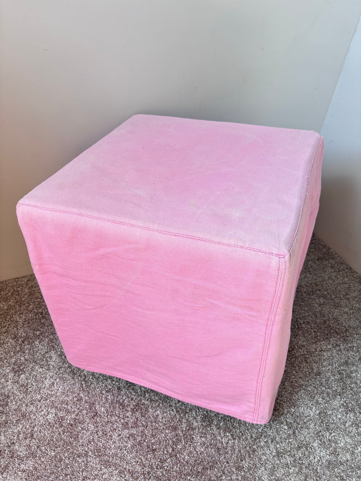 Roze poef 40x40x40cm - Nieuwe hoes nodig, Ophalen, Minder dan 50 cm, Gebruikt, Vierkant