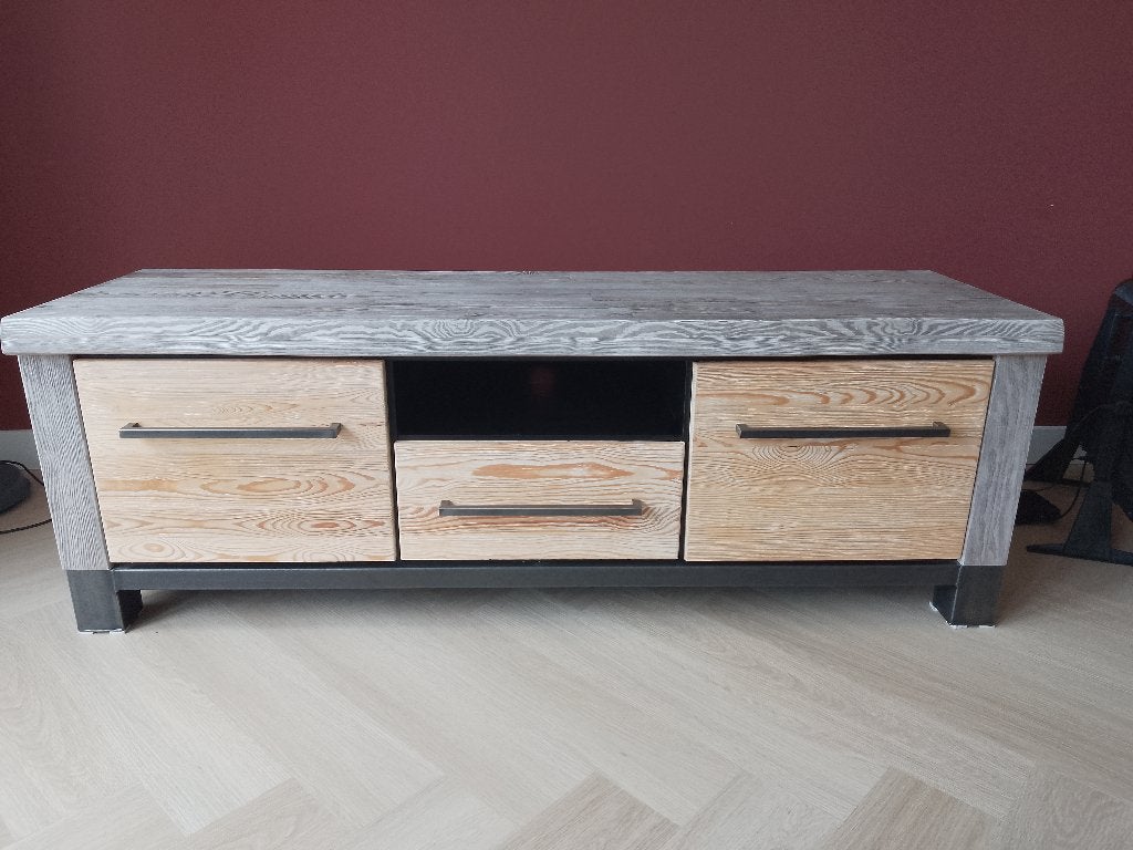 Gratis TV kast, Ophalen, 150 tot 200 cm, Zo goed als nieuw, Minder dan 100 cm