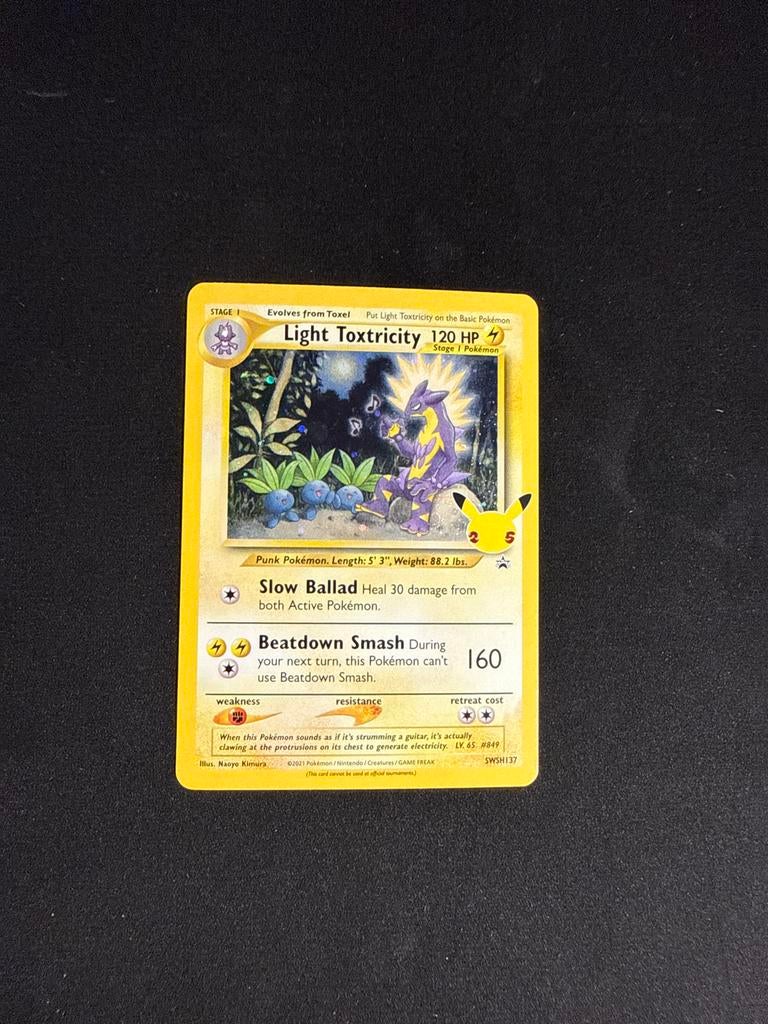 Pokémon Kaart: Light Toxtricity SWSH137 Celebrations, Ophalen of Verzenden, Zo goed als nieuw, Losse kaart