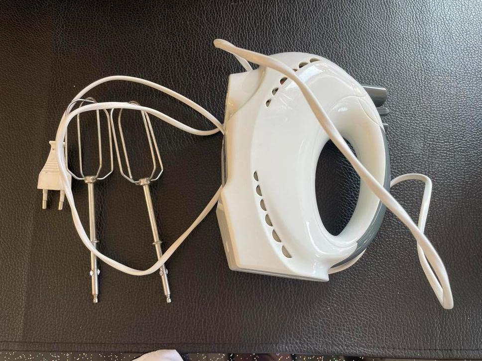 Hema Handmixer 200W - Werkt perfect, Witgoed en Apparatuur, Keukenmixers, Minder dan 1 liter, Ophalen of Verzenden, Gebruikt, 3 snelheden of meer