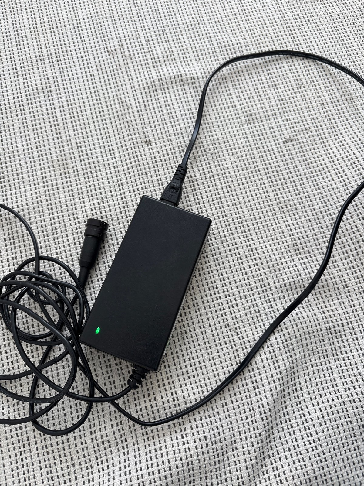 Gazelle fietsen BMZ Acculader voor E-bike (48V, 2A, 90W), Gebruikt