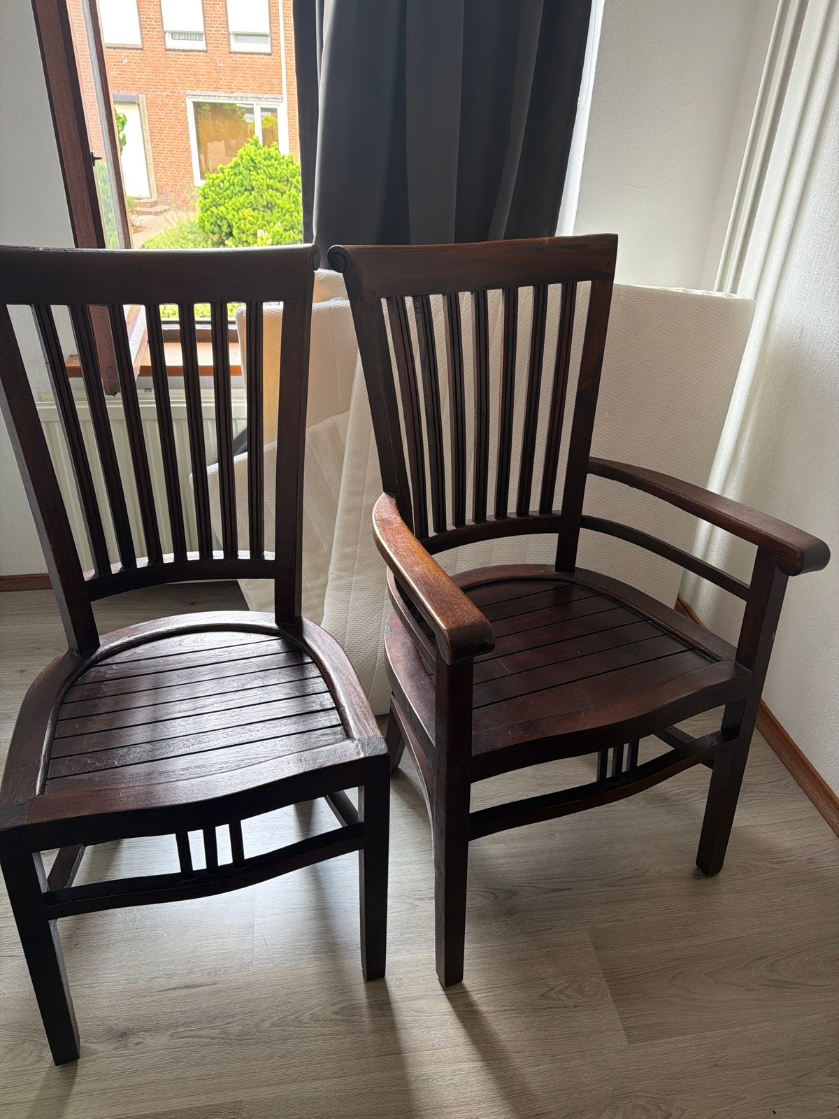 Set van 4 donkerhouten stoelen, waarvan 2 met armleuningen, Antiek en Kunst, Ophalen