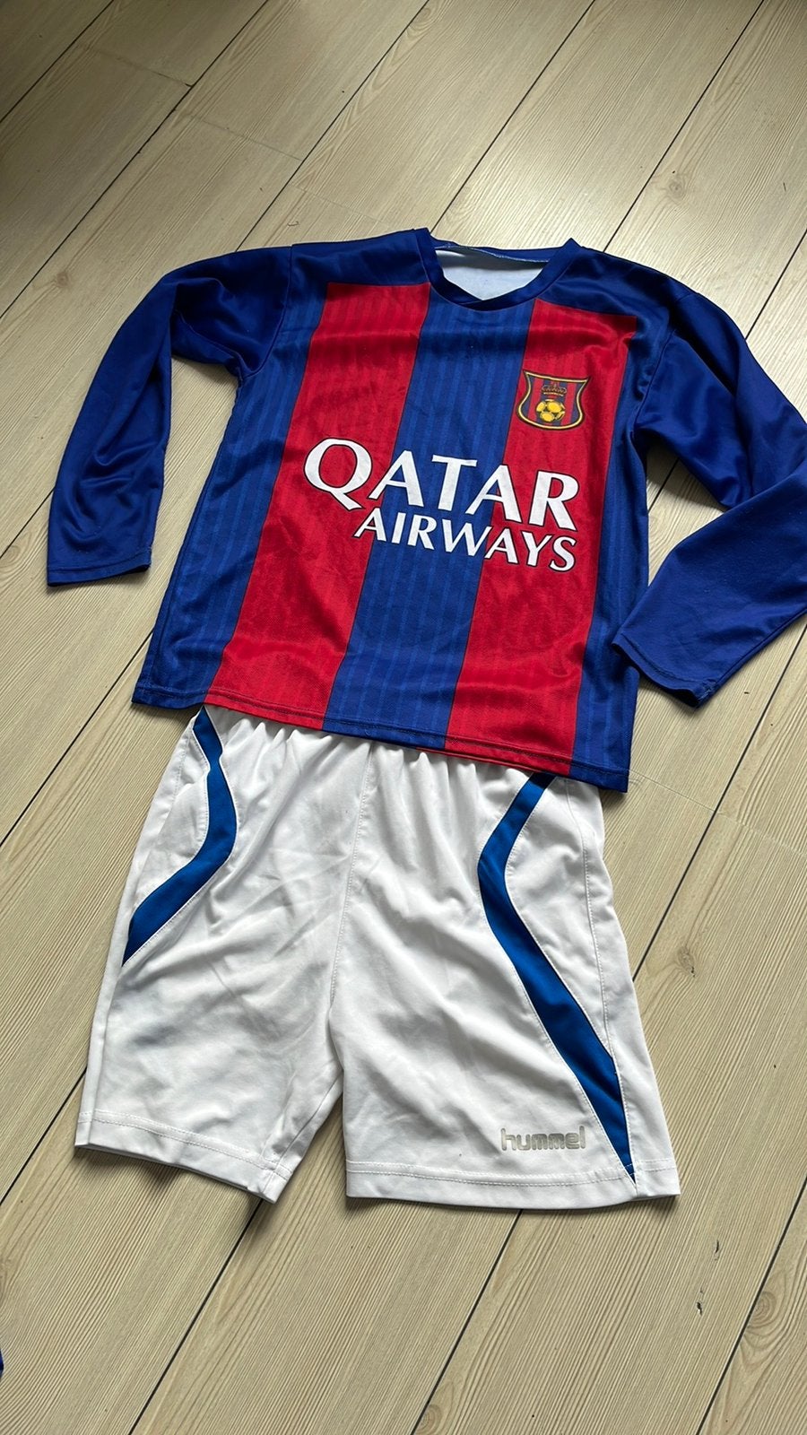 voetbaltenue 152 158 164 xs s qatar fly emitates gratis sok, Ophalen of Verzenden, Zo goed als nieuw, Jongen of Meisje, Broek