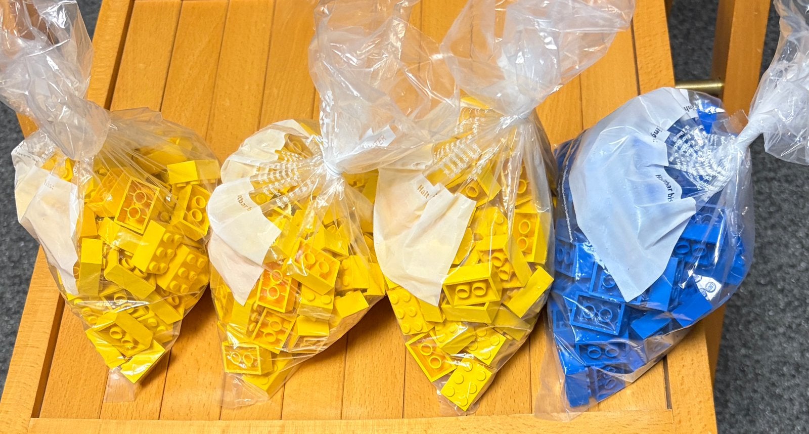 LEGO 2x3 geel (300 st.) en blauw (100 st.), Kinderen en Baby's, Speelgoed | Duplo en Lego, Ophalen of Verzenden, Gebruikt, Losse stenen
