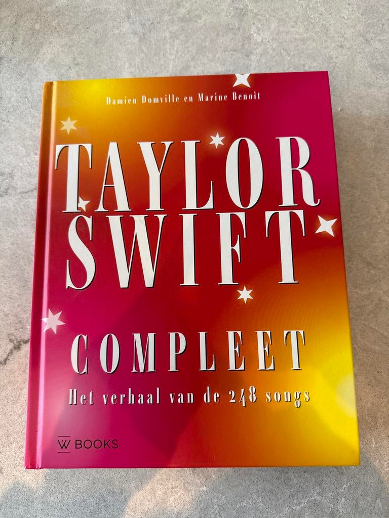 Taylor Swift Compleet boek, Ophalen of Verzenden, Zo goed als nieuw, Artiest