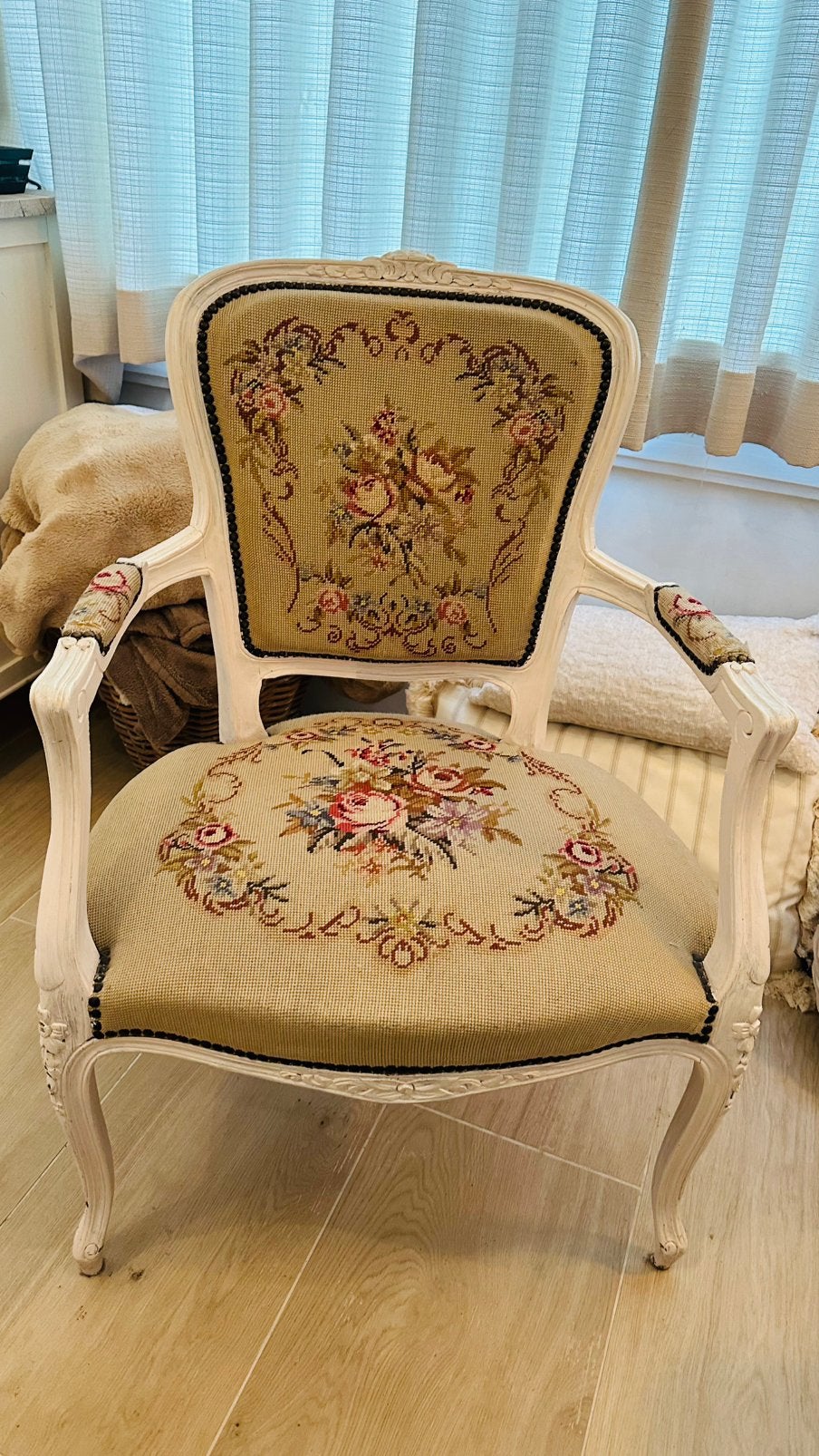 Antiek Queen Anne Stoel met bloemen patroon, Ophalen
