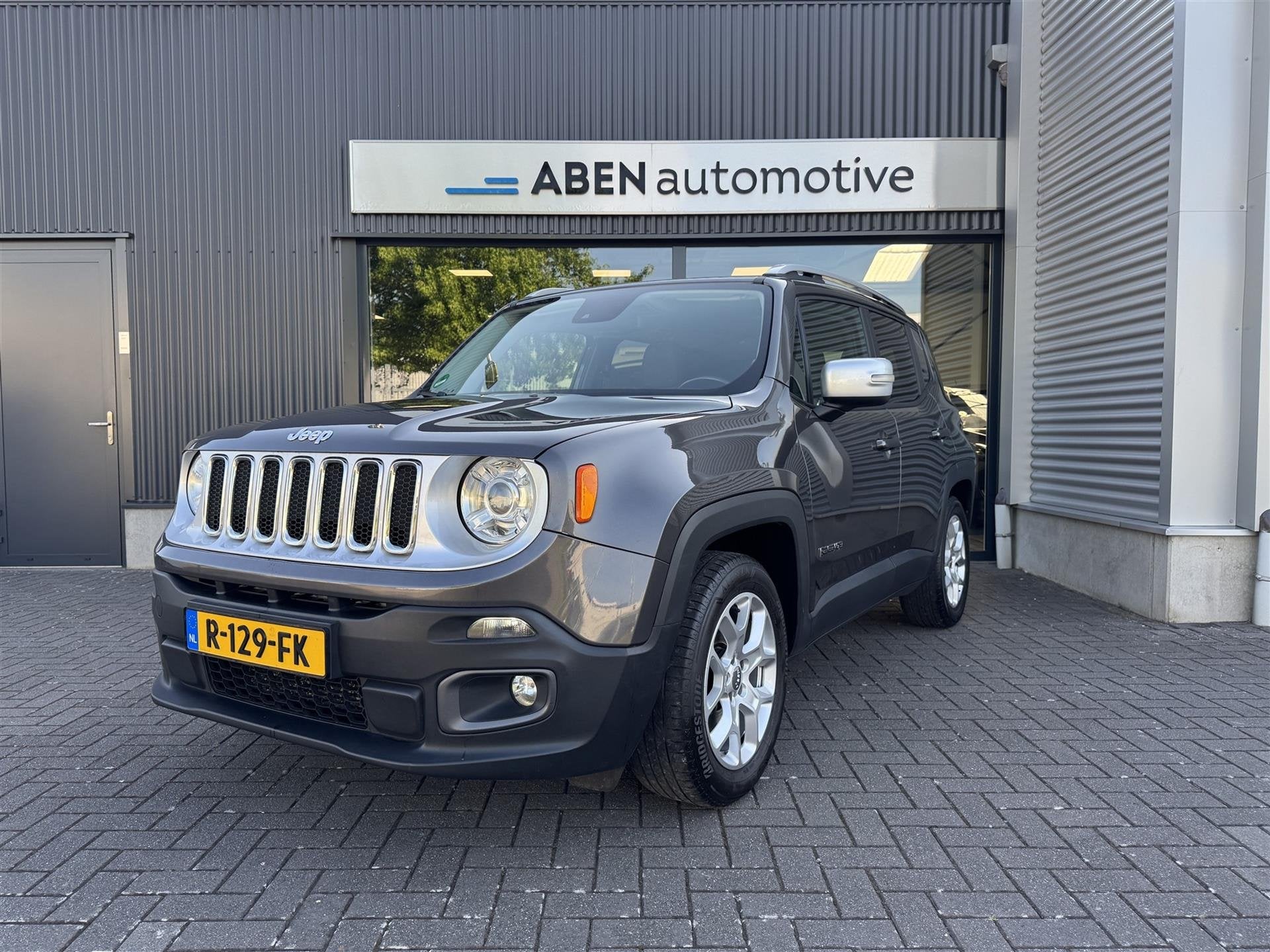 Jeep Renegade 1.4 MultiAir 140PK Limited (LEDER|NAVI|STOELVE, Automatische klimaatregeling, Gebruikt, 4 cilinders, Leder